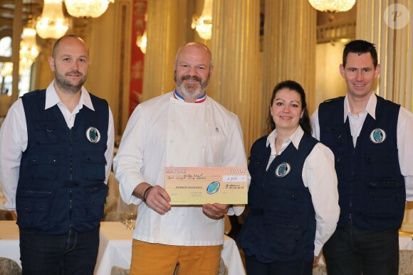 Exclusif - Le grand chef Bordelais et présentateur télé (Top Chef), Philippe Etchebest est le parrain de l'association de solidarité internationale "Pompiers Solidaires" à Bordeaux le 9 février 2016. © Patrick Bernard-Quentin Salinier/ Bestimage