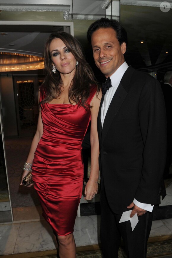Liz Hurley et son ex mari Arun Nayer à la 20e soirée des Cartier Racing Awards à Londres, le 17 novembre 2010