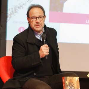 Marc Levy - 35ème Salon du Livre à la Porte de Versailles à Paris, le 21 mars 2015.