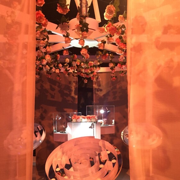 Illustration - People au stand Messika lors de la soirée "Fabulous Fund Fair" organisée par l'association "Naked Heart" lors de la Fashion Week à Londres, le 20 février 2016.