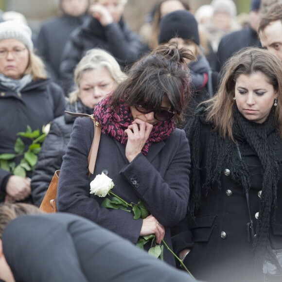 Sophie Marceau en larmes aux obsèques de son ex-mari Andrzej Zulawski à Gora Kalwaria, près de Varsovie en Pologne le 22 février 2016. BEW / BESTIMAGE