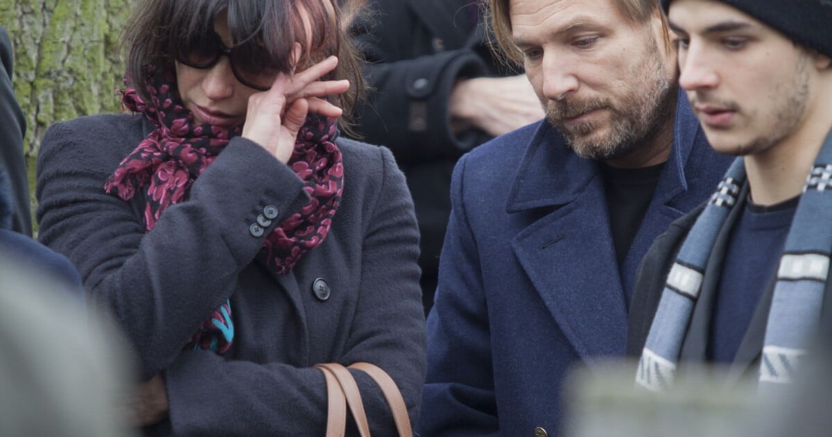 Sophie Marceau En Larmes Avec Son Fils Vincent Aux Obsèques Dandrzej Zulawski Purepeople