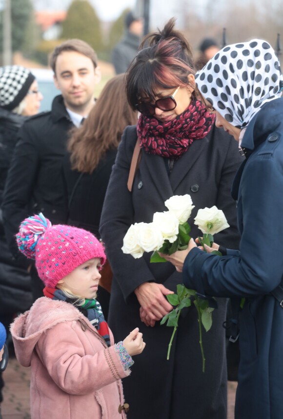 Sophie Marceau avec la fille et la femme de son beau-fils Xawery, assiste aux obsèques de son ex-mari Andrzej Zulawski à Gora Kalwaria, près de Varsovie en Pologne le 22 février 2016. BEW / BESTIMAGE