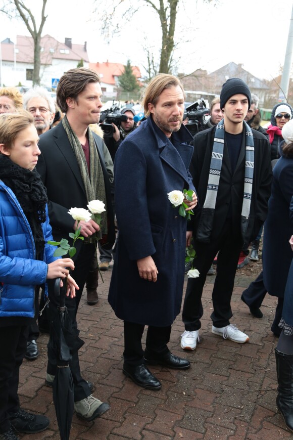 Ignacy, Xawery et Vincent, les trois fils du cinéaste, aux obsèques d'Andrzej Zulawski à Gora Kalwaria, près de Varsovie en Pologne le 22 février 2016. BEW / BESTIMAGE