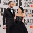 Kylie Minogue et son fiancé Joshua Sasse - Photocall de la soirée des "BRIT Awards" à l'O2 de Londres le 24 février 2016. 24 February 2016.
