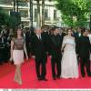 Sabine Azéma, André Dussollier, Eric Caravaca, Géraldine Pailhas, François Dupeyron et Isabelle Renaud - Festival de Cannes 2001, montée des marches du film La Chambre des officiers