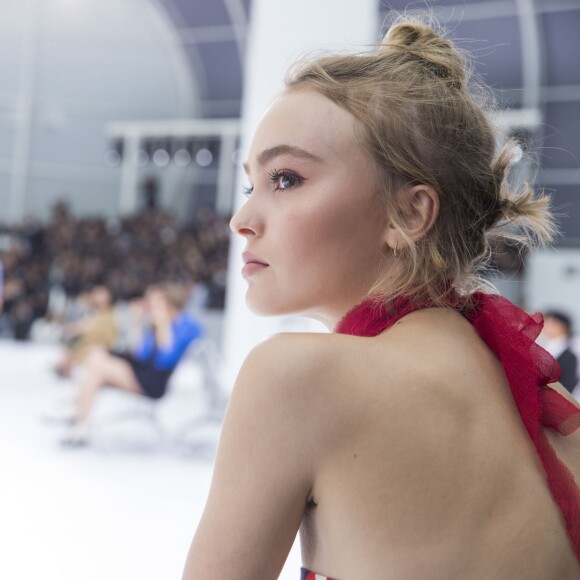Lily-Rose Depp - People au défilé de mode "Chanel", collection prêt-à-porter printemps-été 2016, au Grand Palais à Paris le 6 Octobre 2015
