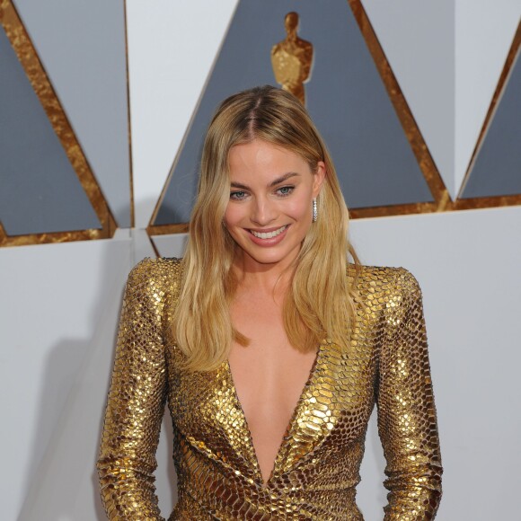 Margot Robbie (robe Tom Ford) - Photocall de la 88ème cérémonie des Oscars au Dolby Theatre à Hollywood le 28 février 2016