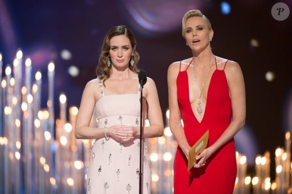 Emily Blunt enceinte et Charlize Theron (Habillée en Dior) - 88ème cérémonie des Oscars à Hollywood, le 28 février 2016.