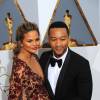 John Legend et sa femme Chrissy Teigen (enceinte) - Photocall de la 88ème cérémonie des Oscars au Dolby Theatre à Hollywood. Le 28 février 2016