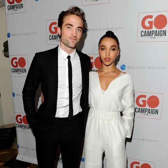 Robert Pattinson et FKA twigs à Los Angeles, le 12 novembre 2015.