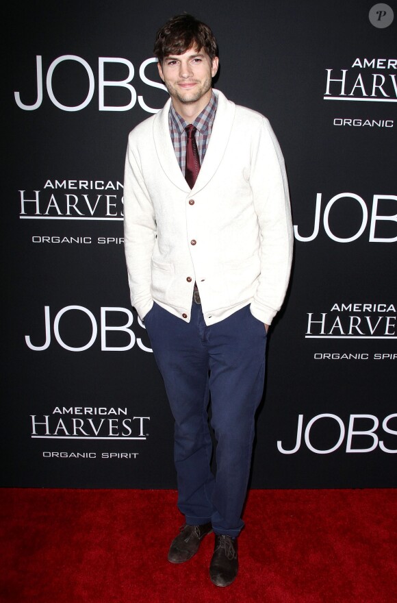 Ashton Kutcher à la Premiere du film "Jobs" a Los Angeles, le 13 aout 2013.