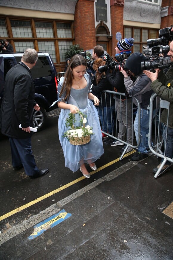 Grace Murdoch arrive à l'église Saint-Bride de Londres le 5 mars 2016.