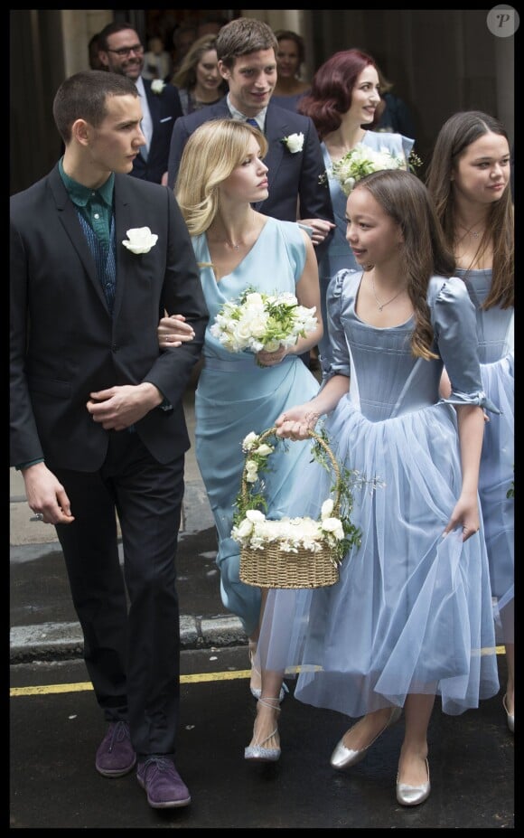Georgia May, Elizabeth Jegger, Grace et Chloe Murdoch quittent l'église Saint-Bride de Londres le 5 mars 2016.