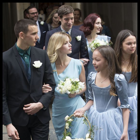 Georgia May, Elizabeth Jegger, Grace et Chloe Murdoch quittent l'église Saint-Bride de Londres le 5 mars 2016.