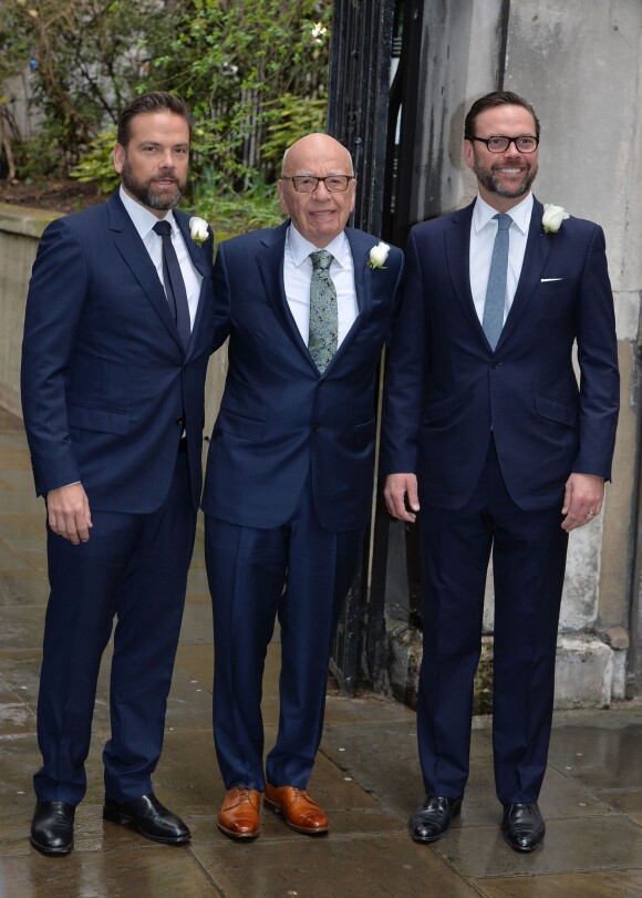 Rupert Murdoch arrive à St Bride's Church avec ses fils Lachlan (à gauche) et James. Londres, le 5 mars 2016.