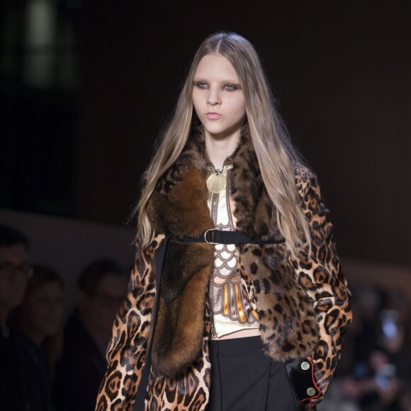 - Défilé de mode Givenchy collection prêt-à-porter Automne Hiver 2016/2017 lors de la fashion week à Paris, le 6 mars 2016. © Olivier Borde/Bestimage  Catwalk - Givenchy show as part of the Paris Fashion Week Womenswear Fall Winter 2016/2017 on March 6th, 2016 in Paris, France.06/03/2016 - Paris