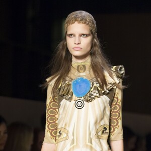 - Défilé de mode Givenchy collection prêt-à-porter Automne Hiver 2016/2017 lors de la fashion week à Paris, le 6 mars 2016. © Olivier Borde/Bestimage  Catwalk - Givenchy show as part of the Paris Fashion Week Womenswear Fall Winter 2016/2017 on March 6th, 2016 in Paris, France.06/03/2016 - Paris