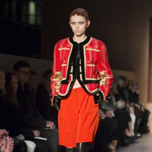 - Défilé de mode Givenchy collection prêt-à-porter Automne Hiver 2016/2017 lors de la fashion week à Paris, le 6 mars 2016. © Olivier Borde/Bestimage  Catwalk - Givenchy show as part of the Paris Fashion Week Womenswear Fall Winter 2016/2017 on March 6th, 2016 in Paris, France.06/03/2016 - Paris