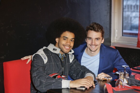 Gwendal Marimoutou et Adrien Pelon, lors de l'opération Une course pour la vie, manifestation de karting au profit de l'Association Gregory Lemarchal, à Wissous, le 6 mars 2016. © Philippe Doignon