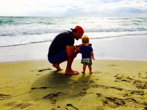 Hayden Panettiere a publié une photo de sa fille Kaya et son père, son fiancé Wladimir Klitschko sur sa page Twitter, le 5 mars 2016.
