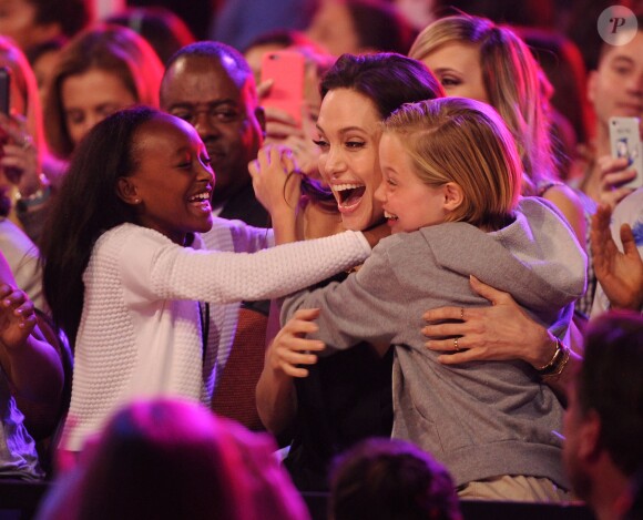 Zahara Marley Jolie-Pitt, Angelina Jolie et Shiloh Nouvel Jolie-Pitt aux Nickelodeon Kids Choice Awards le 28 mars 2015.