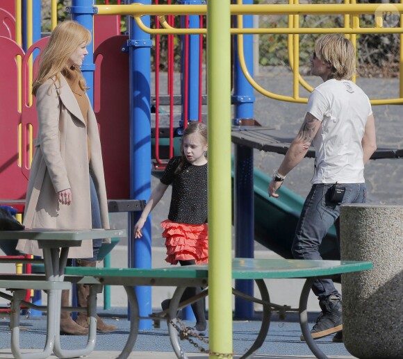 Exclusif - Nicole Kidman et son mari Keith Urban emmènent leurs filles Faith et Sunday au parc à Brentwood, le 17 janvier 2016.