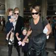 Nicole Kidman, son mari Keith Urban et leurs filles Sunday et Faith arrivent à l'aéroport LAX de Los Angeles. Le 3 juillet 2014