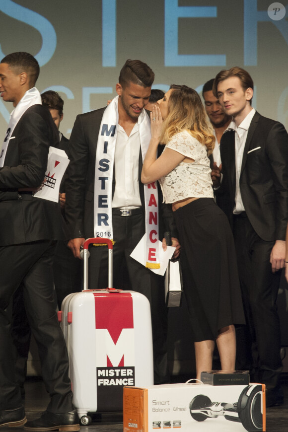 Sélim Arik, élu Mister France 2016, Clara Morgane (présidente du jury) - Election de Mister France 2016 à l'Espace Pierre Cardin à Paris le 8 mars 2016. Sélim Arik qui endosse l'écharpe tant convoitée. A 22 ans et du haut de son mètre 91, cet apollon originaire de la région Centre Val de Loire s’apprête à vivre une année riche en émotions. © Pierre Perusseau/Bestimage