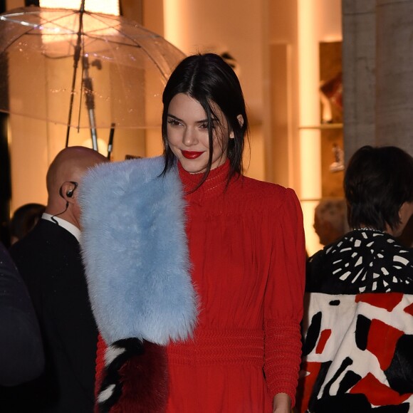 Kendall Jenner assiste à la soirée d'ouverture du restaurant japonais "Zuma", sur la terrasse du Palazzo Fendi. Rome, le 10 mars 2016.