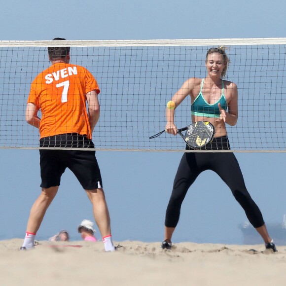 Maria Sharapova en pleine séance d'entrainement sur une plage à Santa Monica le 9 mars 2016