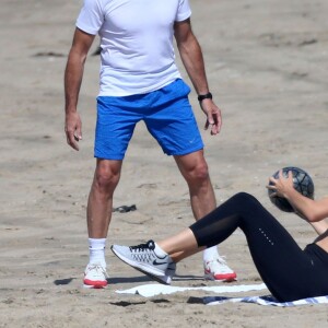 Maria Sharapova en pleine séance d'entrainement sur une plage à Santa Monica le 9 mars 2016