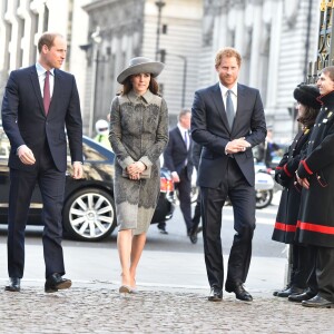 Le prince William, Kate Middleton et le prince Harry arrivent à l'abbaye de Westminster, le 14 mars 2016, pour le service du Commonwealth Day.
