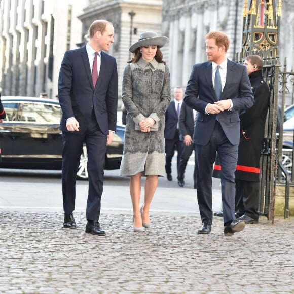 Le prince William, Kate Middleton et le prince Harry arrivent à l'abbaye de Westminster, le 14 mars 2016, pour le service du Commonwealth Day.