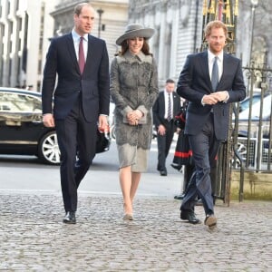 Le prince William, Kate Middleton et le prince Harry arrivent à l'abbaye de Westminster, le 14 mars 2016, pour le service du Commonwealth Day.