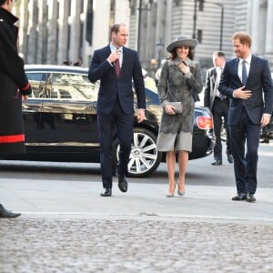 Le prince William, Kate Middleton et le prince Harry arrivent à l'abbaye de Westminster, le 14 mars 2016, pour le service du Commonwealth Day.