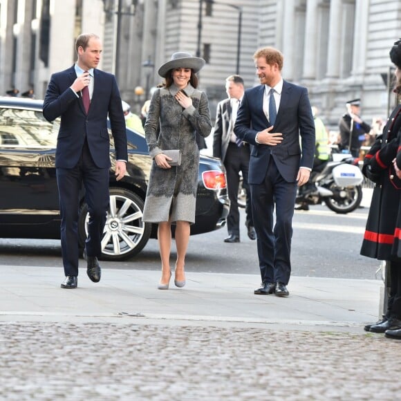 Le prince William, Kate Middleton et le prince Harry arrivent à l'abbaye de Westminster, le 14 mars 2016, pour le service du Commonwealth Day.