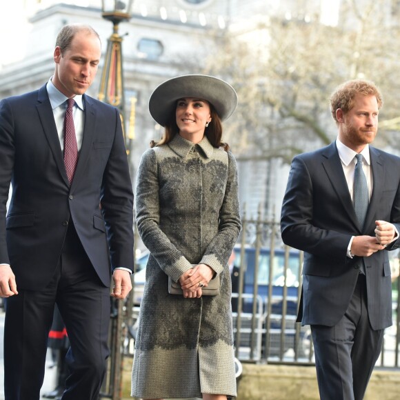 Le prince William, Kate Middleton et le prince Harry arrivent à l'abbaye de Westminster, le 14 mars 2016, pour le service du Commonwealth Day.