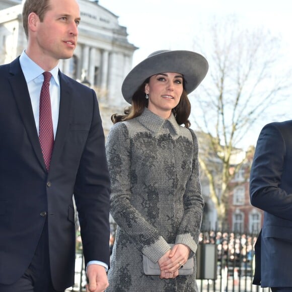 Le prince William, Kate Middleton et le prince Harry arrivent à l'abbaye de Westminster, le 14 mars 2016, pour le service du Commonwealth Day.