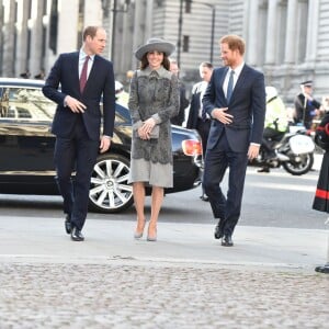 Le prince William, Kate Middleton et le prince Harry arrivent à l'abbaye de Westminster, le 14 mars 2016, pour le service du Commonwealth Day.