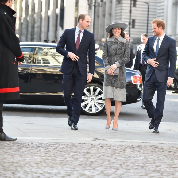 Le prince William, Kate Middleton et le prince Harry arrivent à l'abbaye de Westminster, le 14 mars 2016, pour le service du Commonwealth Day.