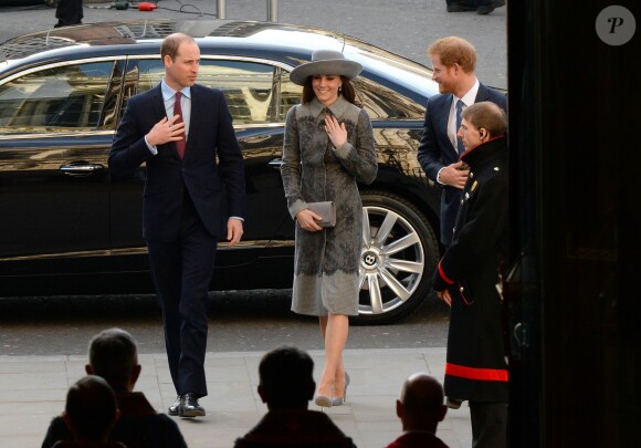 Le prince William, la duchesse Catherine de Cambridge et le prince Harry arrivent à l'abbaye de Westminster, le 14 mars 2016, pour le service du Commonwealth Day.