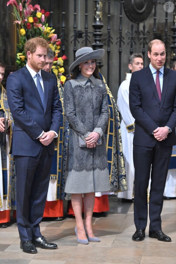Kate Middleton et le prince William avec le prince Harry en l'abbaye de Westminster, le 14 mars 2016, pour le service du Commonwealth Day.