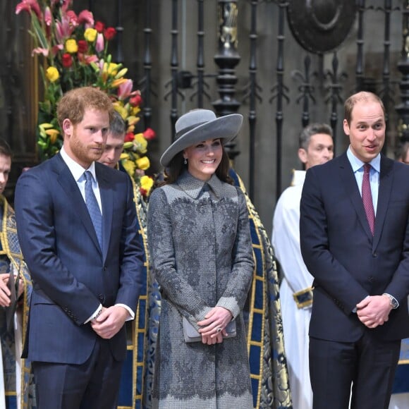 Kate Middleton et le prince William avec le prince Harry en l'abbaye de Westminster, le 14 mars 2016, pour le service du Commonwealth Day.