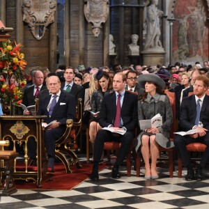 Elizabeth II, le prince Philip, le prince William, Kate Middleton, le prince Harry et le prince Andrew en l'abbaye de Westminster, le 14 mars 2016, pendant le service du Commonwealth Day.