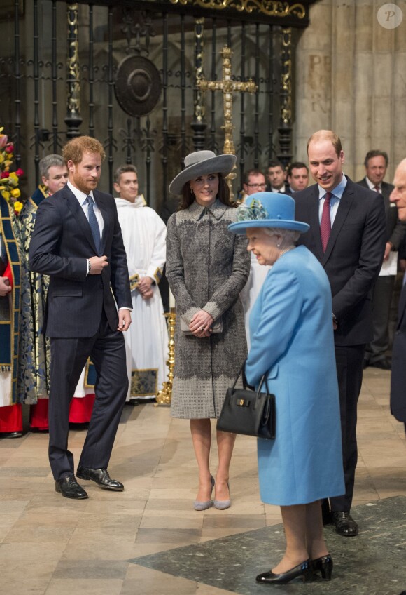 Le prince Harry, Kate Middleton et le prince William devant la reine Elizabeth II et le duc d'Edimbourg à l'abbaye de Westminster, le 14 mars 2016, lors du service du Commonwealth Day.
