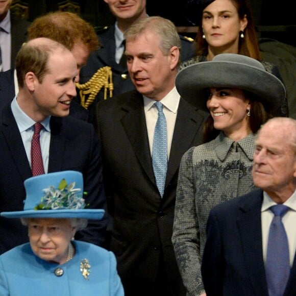 La reine Elisabeth II d'Angleterre, le prince Philip, duc d'Edimbourg, le prince William, duc de Cambridge, Catherine Kate Middleton, la duchesse de Cambridge, le prince Harry et prince Andrew, duc d'York - La famille royale d'Angleterre assiste à une messe à l'occasion de la journée du Commonwealth en l'Abbaye de Westminster à Londres, le 14 mars 2016.  Britain's Queen Elizabeth II, the Duke of Edinburgh, the Duke and Duchess of Cambridge, Prince Harry and the Duke of York during the annual Commonwealth Day service at Westminster Abbey, London, on March 14, 2016 on Commonwealth Day. The service is the largest annual inter-faith gathering in the UK.14/03/2016 - Londres