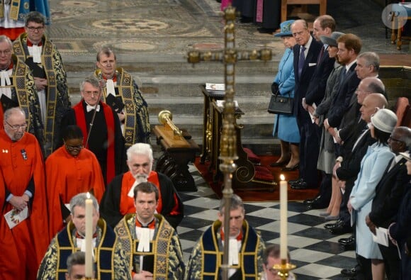 La reine Elizabeth II et la famille royale en l'abbaye de Westminster le 14 mars 2016 pour le service du Commonwealth Day.