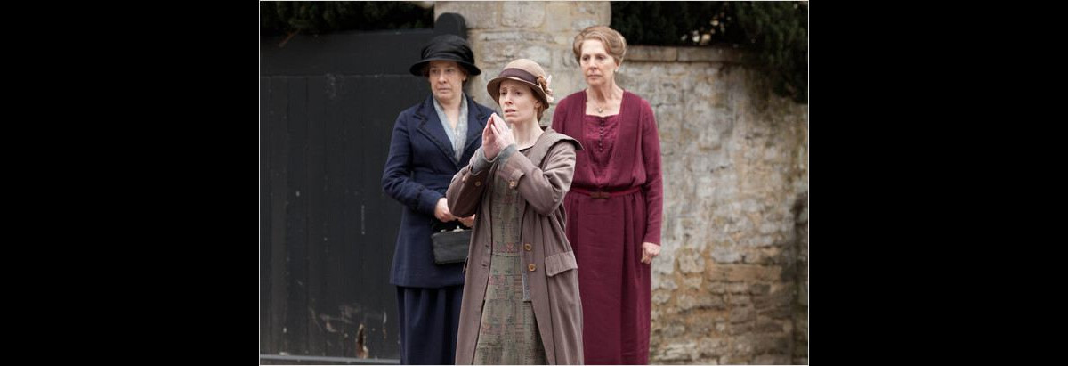 Vid O Downton Abbey Amy Nuttall Maggie Smith Phyllis Logan Purepeople