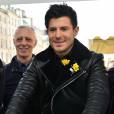 Tom Novembre et Vincent Niclo lors de l'opération "Une jonquille pour Curie" à la mairie du Vème arrondissement, le 15/03/2016 - Paris
